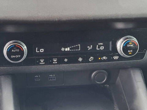 2022 Mitsubishi Outlander ES