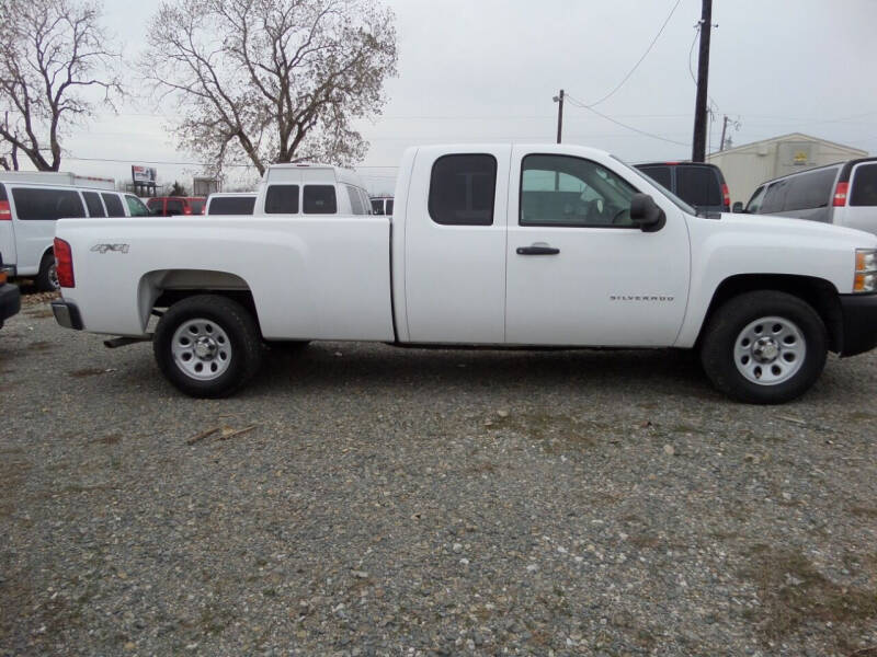 2011 Chevrolet Silverado 1500 for sale at AUTO FLEET REMARKETING, INC. in Van Alstyne TX