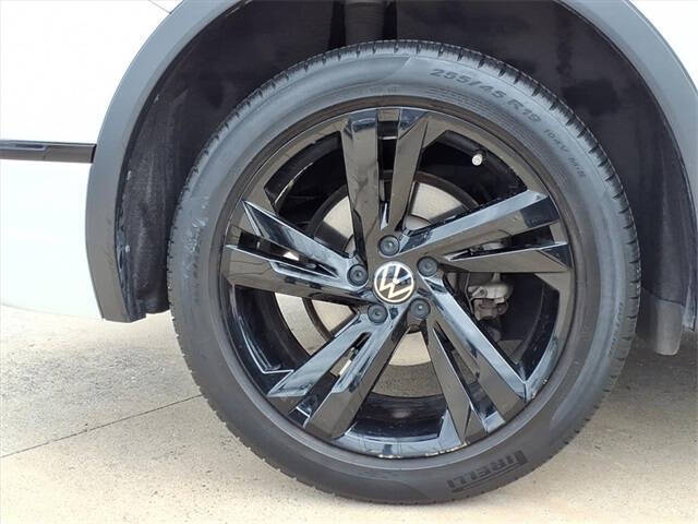 2023 Volkswagen Tiguan SE R-Line Black