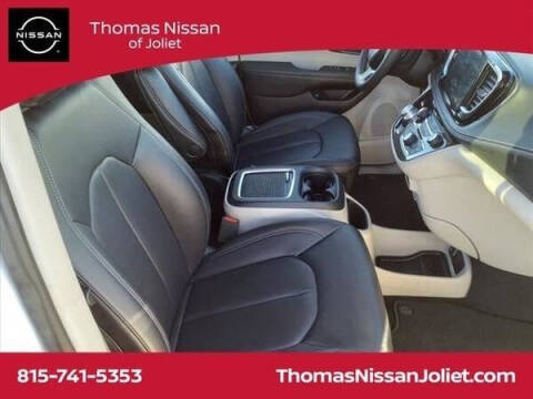 2024 Chrysler Pacifica Plug-In Hybrid Select