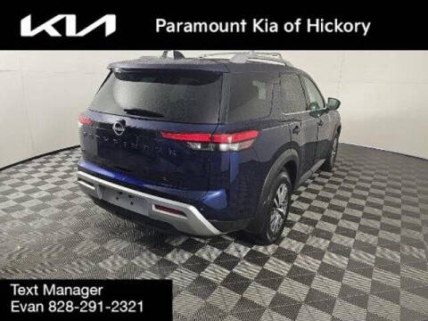 2022 Nissan Pathfinder SL