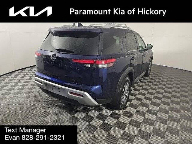 2022 Nissan Pathfinder SL