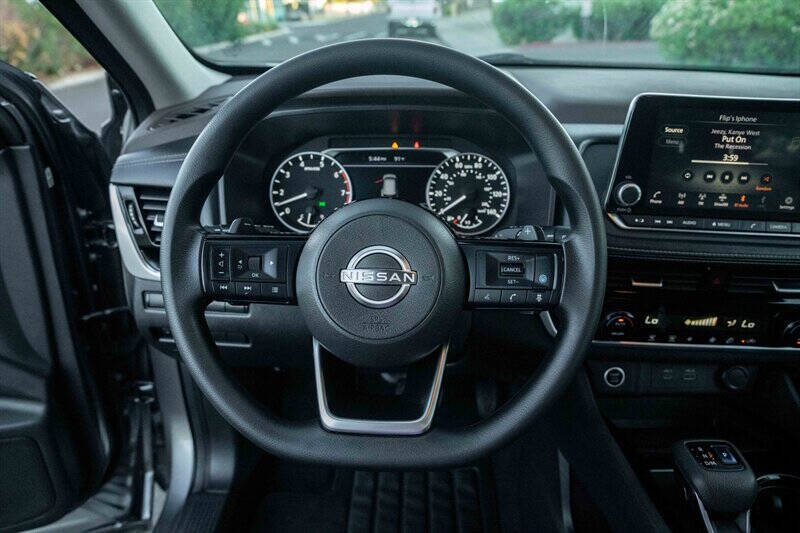 2022 Nissan Rogue SV