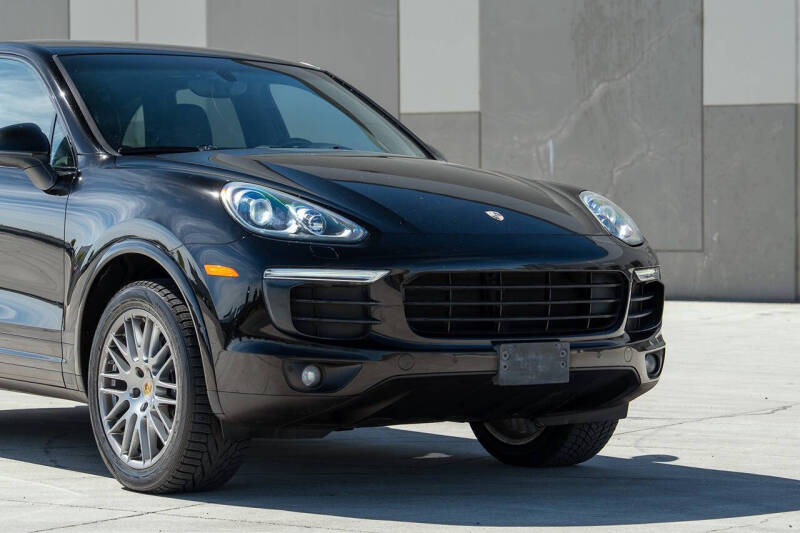 2017 Porsche Cayenne Platinum Edition