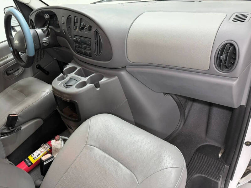 2003 Ford E-Series E-350 SD XL