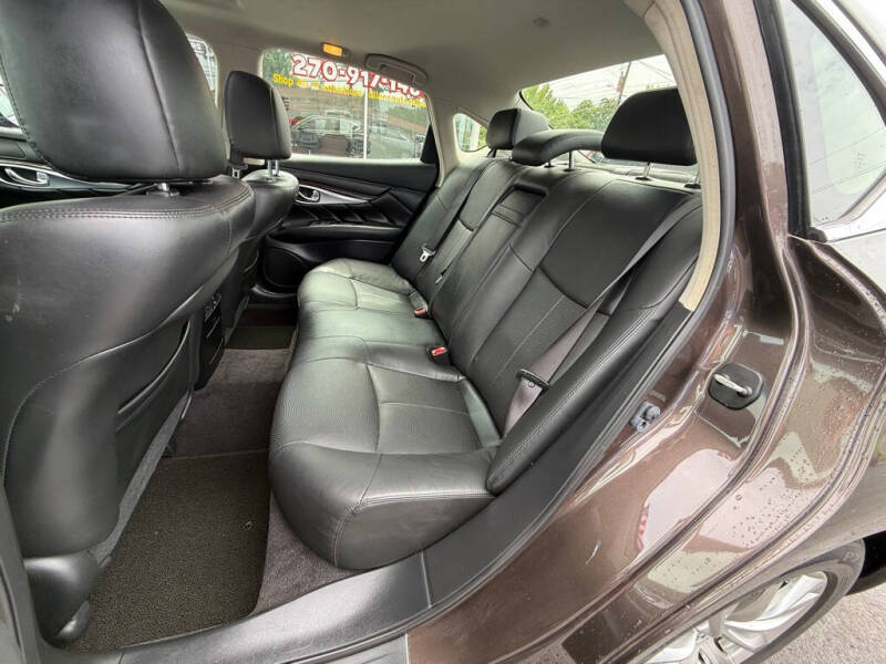 2017 Infiniti Q70 3.7