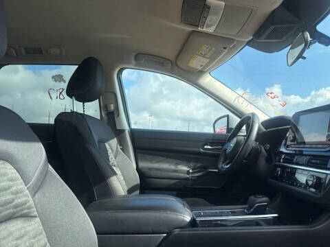 2022 Nissan Pathfinder SV
