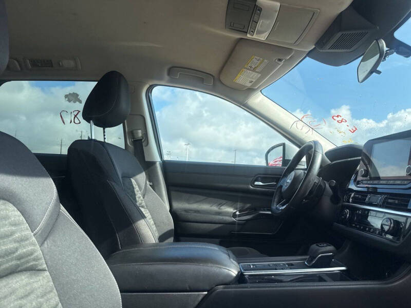 2022 Nissan Pathfinder SV