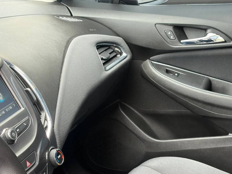 2017 Chevrolet Cruze LT Auto