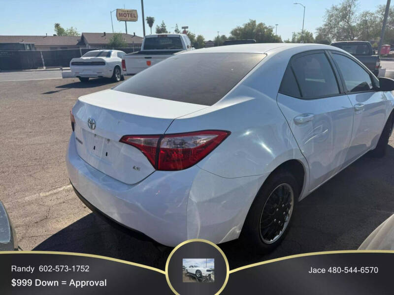 2018 Toyota Corolla LE photo 3