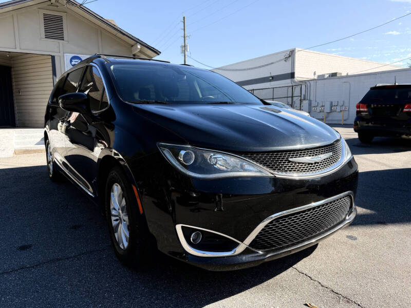 2017 Chrysler Pacifica Touring-L