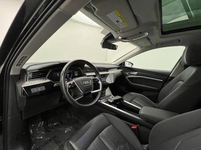 2023 Audi e-tron quattro Premium