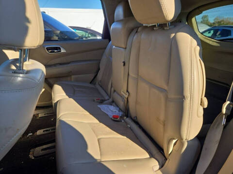 2017 Nissan Pathfinder SL