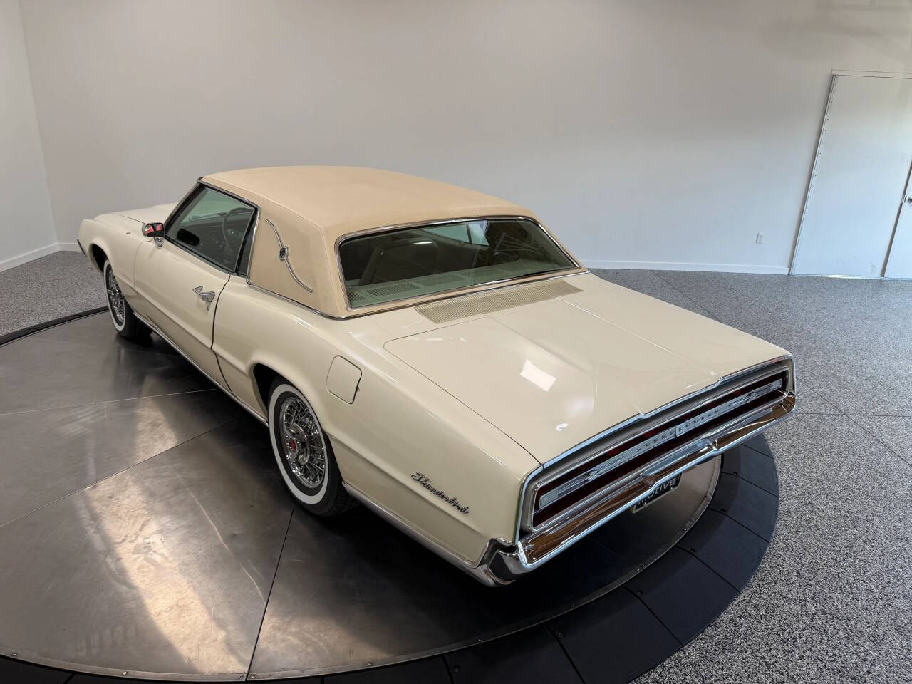 1967 Ford Thunderbird 15