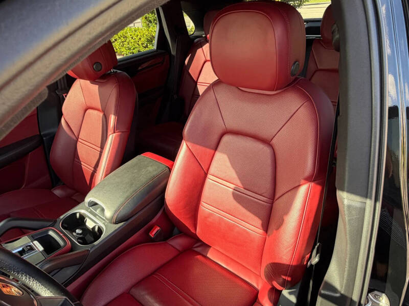 2022 Porsche Cayenne Platinum Edition
