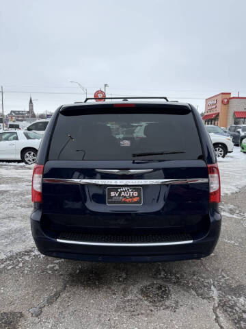 2013 Chrysler Town and Country Touring-L