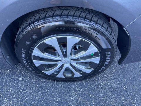 2022 Toyota Prius L Eco