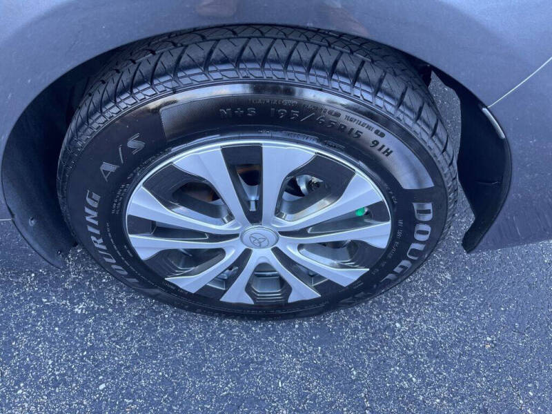 2022 Toyota Prius L Eco