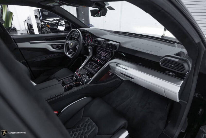 2023 Lamborghini Urus S