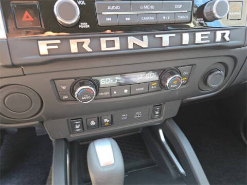 2025 Nissan Frontier SV