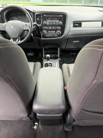 2016 Mitsubishi Outlander ES