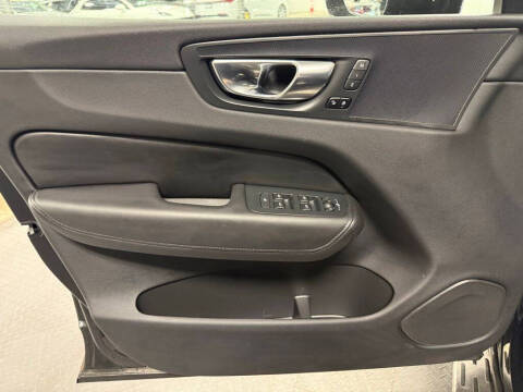 2024 Volvo XC60 B5 Core Dark Theme