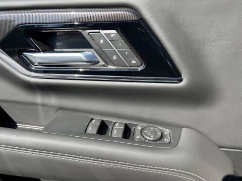 2025 GMC Yukon Elevation