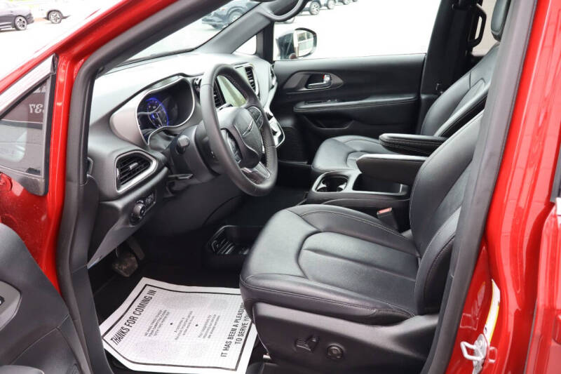 2025 Chrysler Pacifica Select