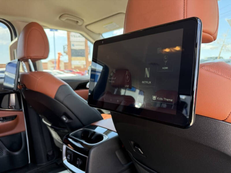 2022 Kia Carnival SX