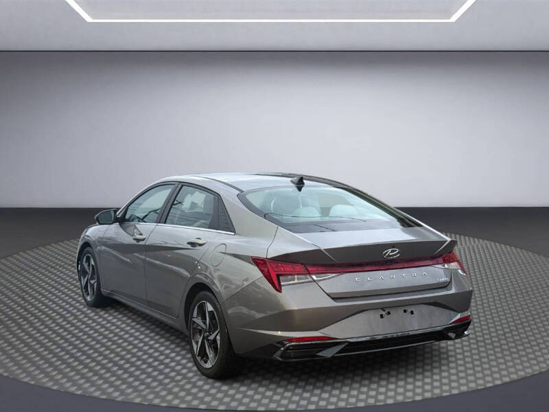 2021 Hyundai Elantra Limited photo 3