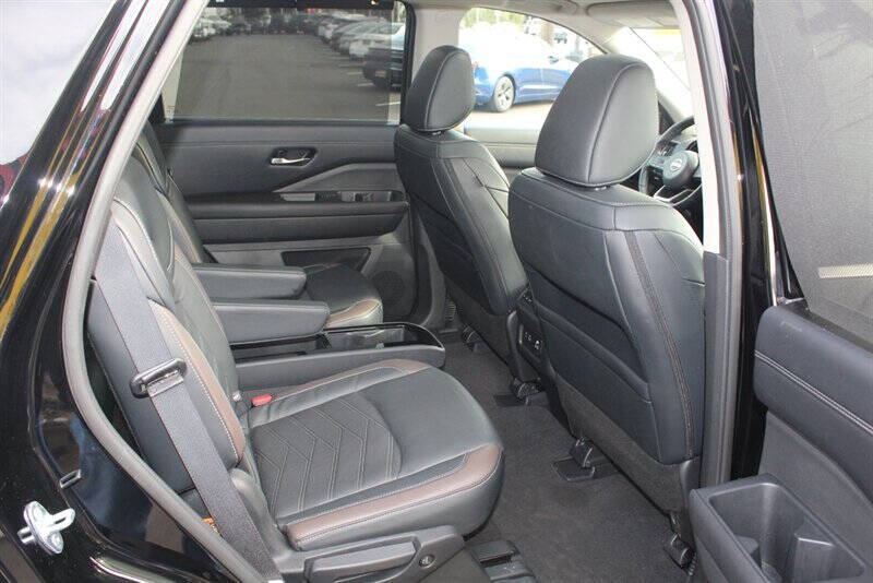 2023 Nissan Pathfinder Platinum