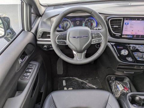 2026 Chrysler Voyager LX