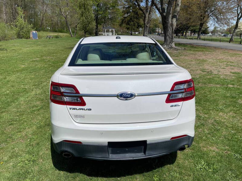 2014 Ford Taurus SEL