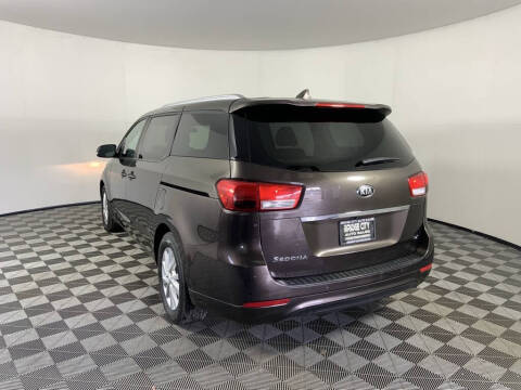 2017 Kia Sedona LX