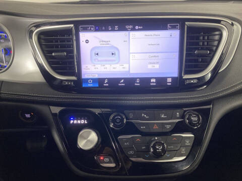 2024 Chrysler Pacifica Touring