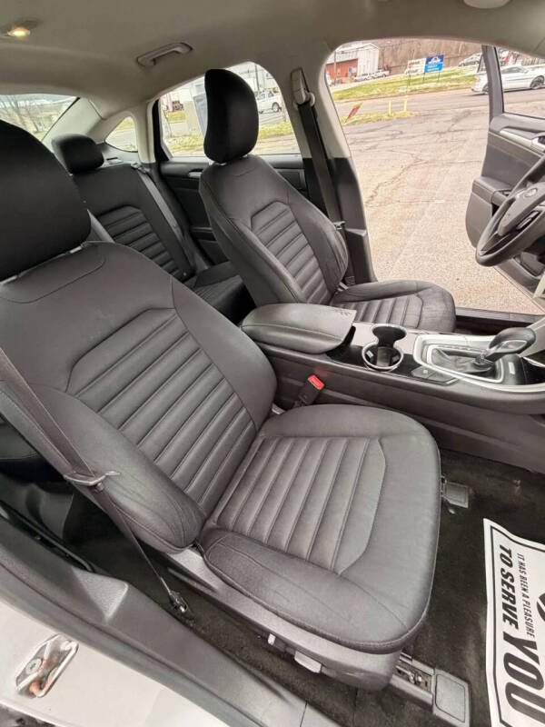 2016 Ford Fusion Hybrid SE