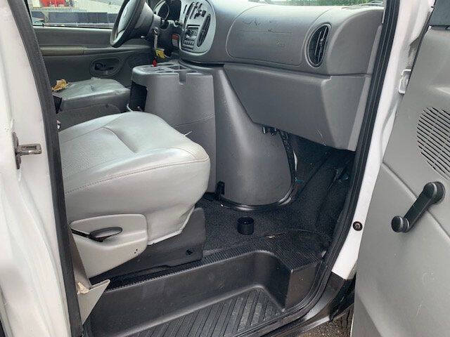 2005 Ford E-Series E-350 SD