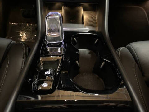 2025 Volvo XC40 B5 Plus Dark Theme