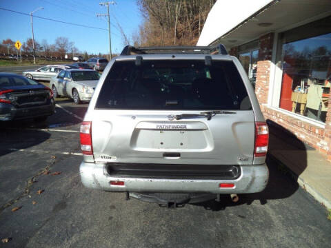 2004 Nissan Pathfinder LE Platinum