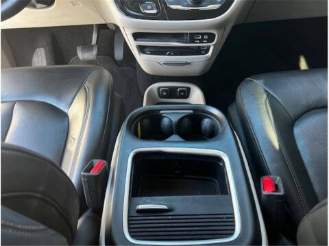 2017 Chrysler Pacifica Touring-L Plus