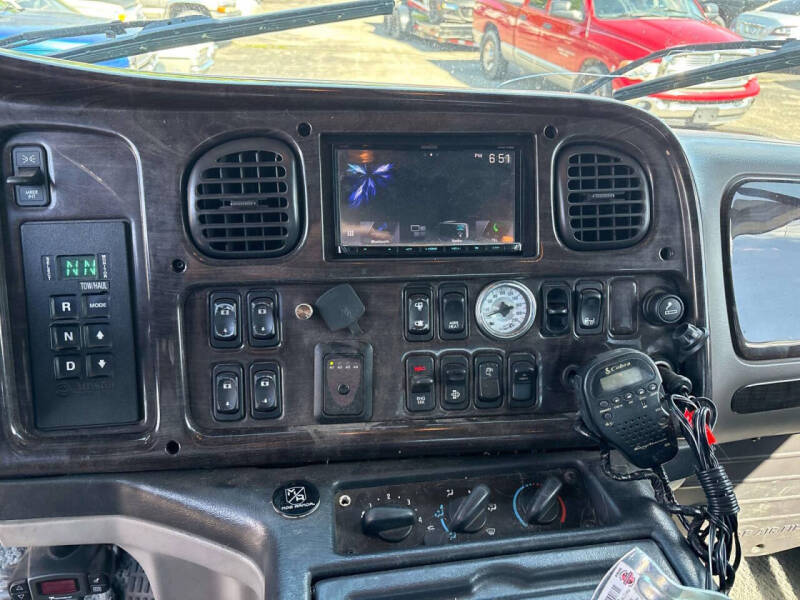 2009 Freightliner M2 106