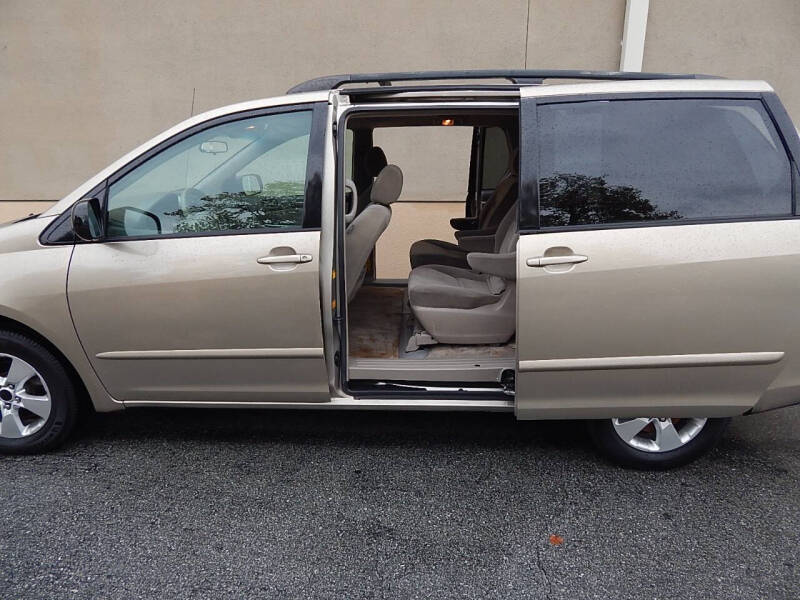 2007 Toyota Sienna LE 8-Passenger