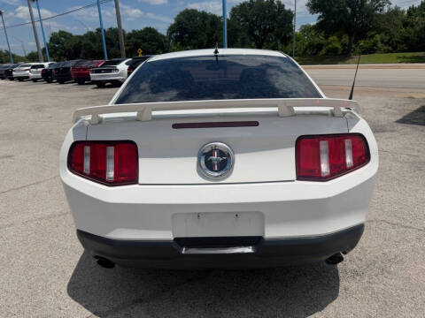 2011 Ford Mustang V6