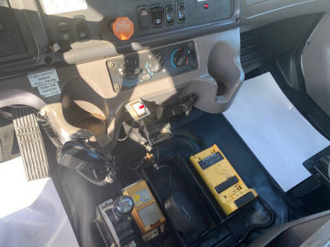 2009 Freightliner M2 106