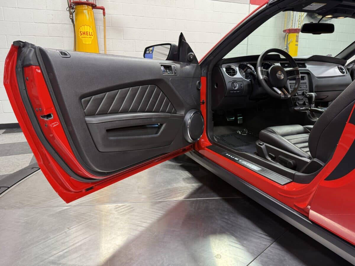 2011 Ford Mustang 33