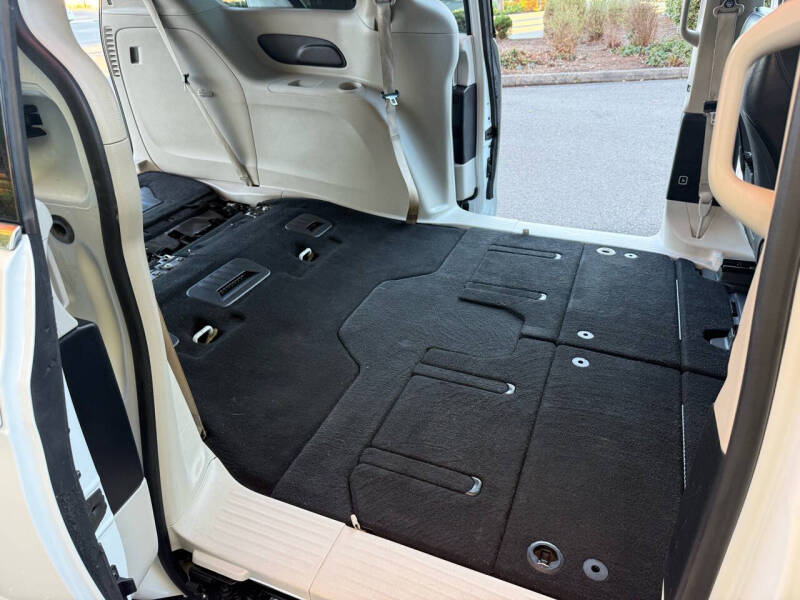 2020 Chrysler Voyager LXi