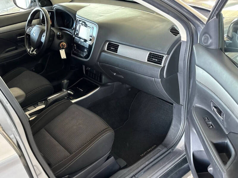 2017 Mitsubishi Outlander ES