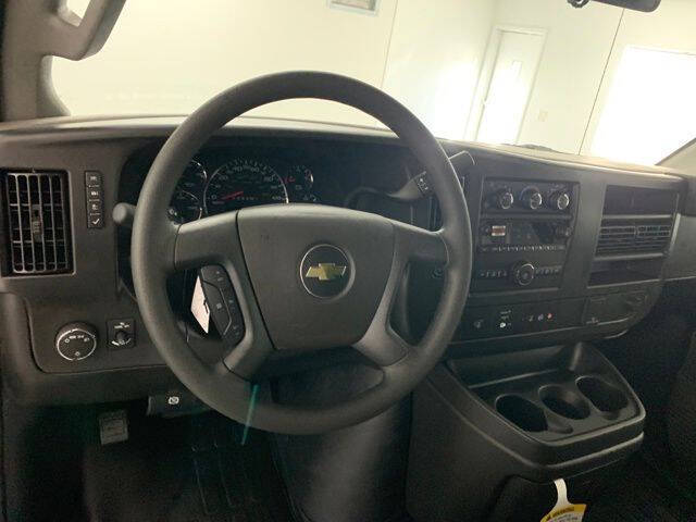 2025 Chevrolet Express 3500