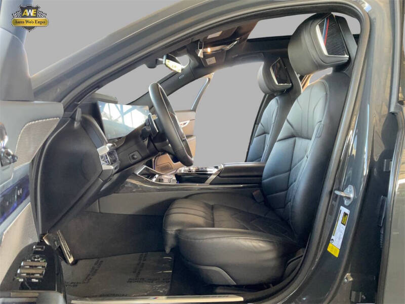 2023 BMW 7 Series 740i