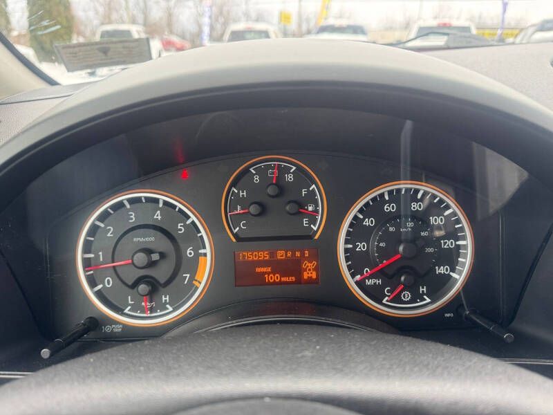 2012 Nissan Titan SV